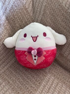 Cinnamon Roll squishmallow plush